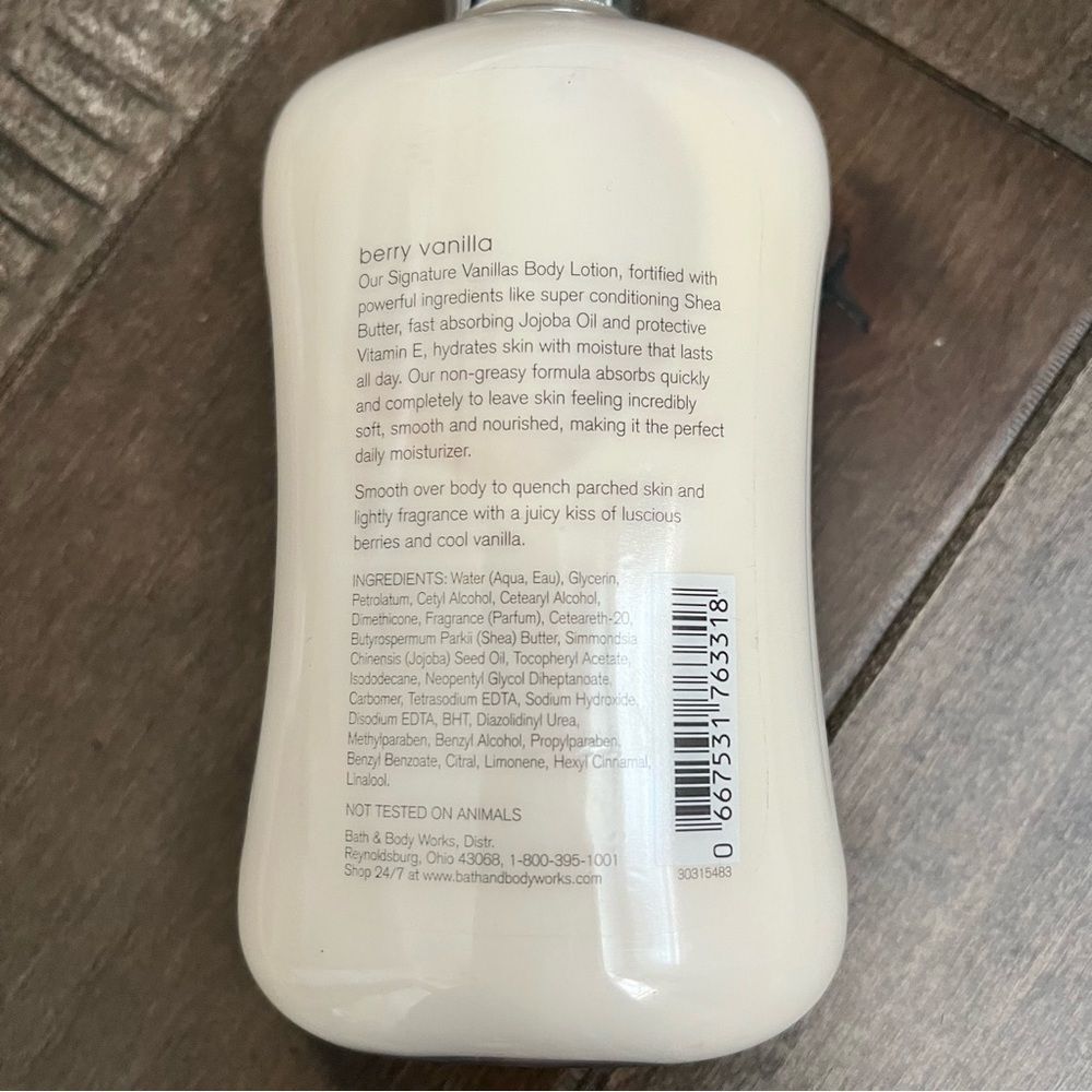 Bath & Body Works Signature Vanillas Berry Scent Flavor Lotion Moisturizer - Picture 3 of 3